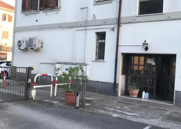 Mela\'S House B